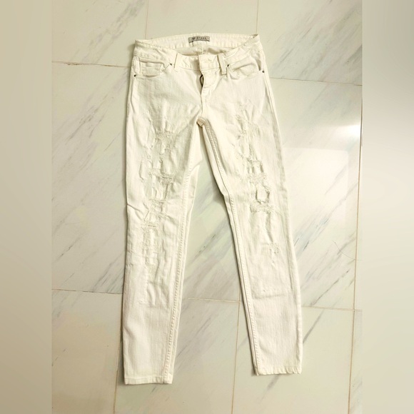 Guess low cut waisted stretchy jeans. Very comfortable. All jeans sale - Picture 1 of 3